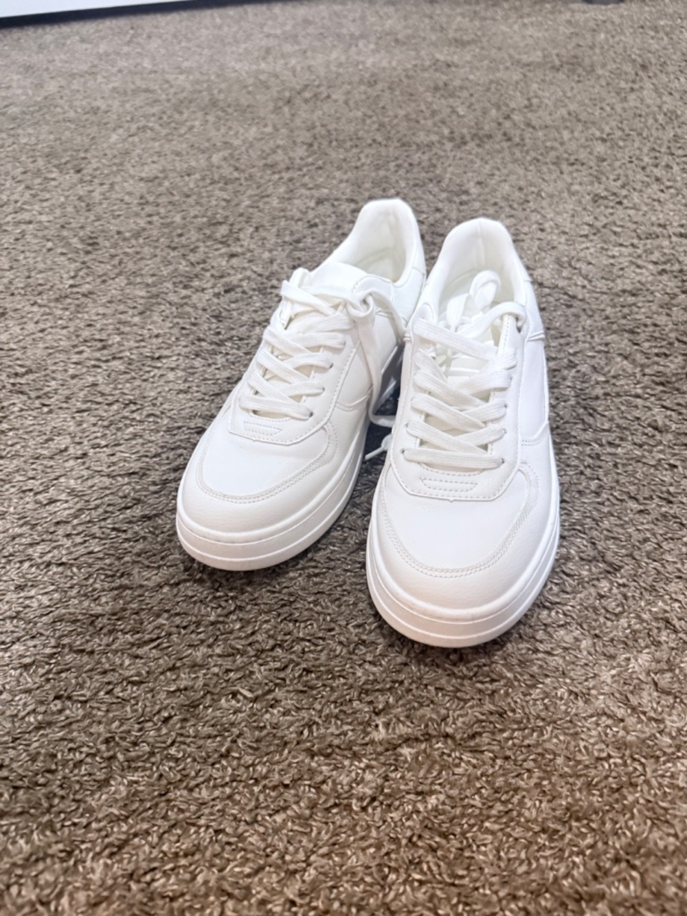ZARA White Minimalist Sneakers – Casual Everyday Lace Up Shoes - Picture 2 of 2